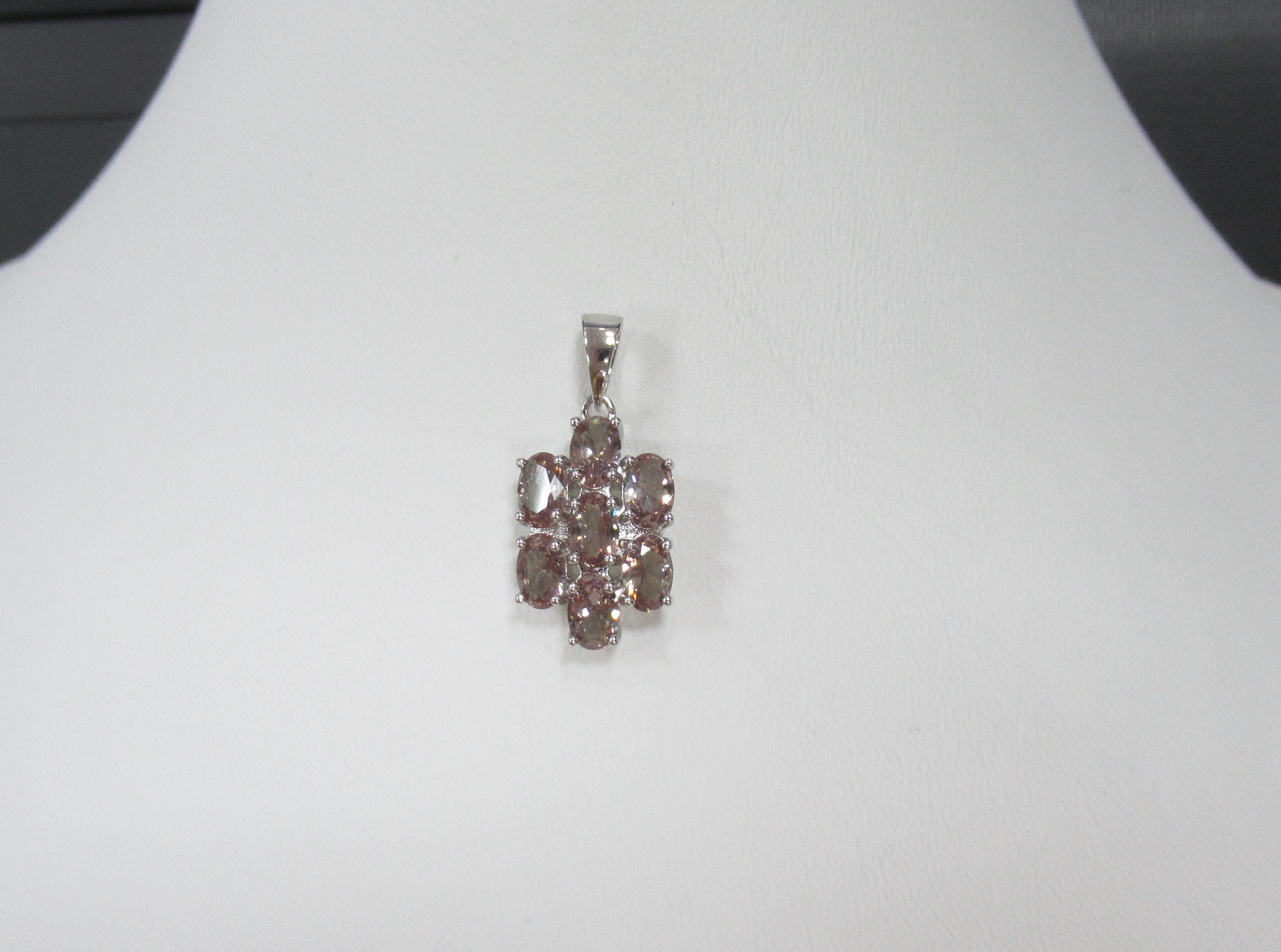 Серебряная подвеска с султанитами